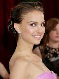 Natalie Portman se viste de Rosado